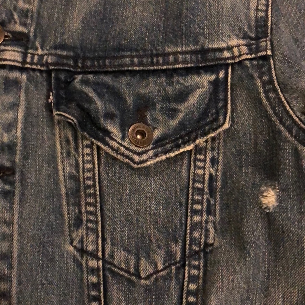 Levi’s trucker long pleated jacket. Button up. Raw edges.  Like new! - Picture 3 of 13